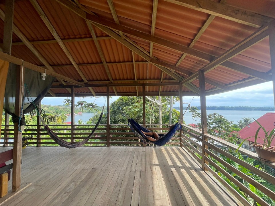 Panama - Bastimentos Island - Bisschen abhängen auf dem Dach.