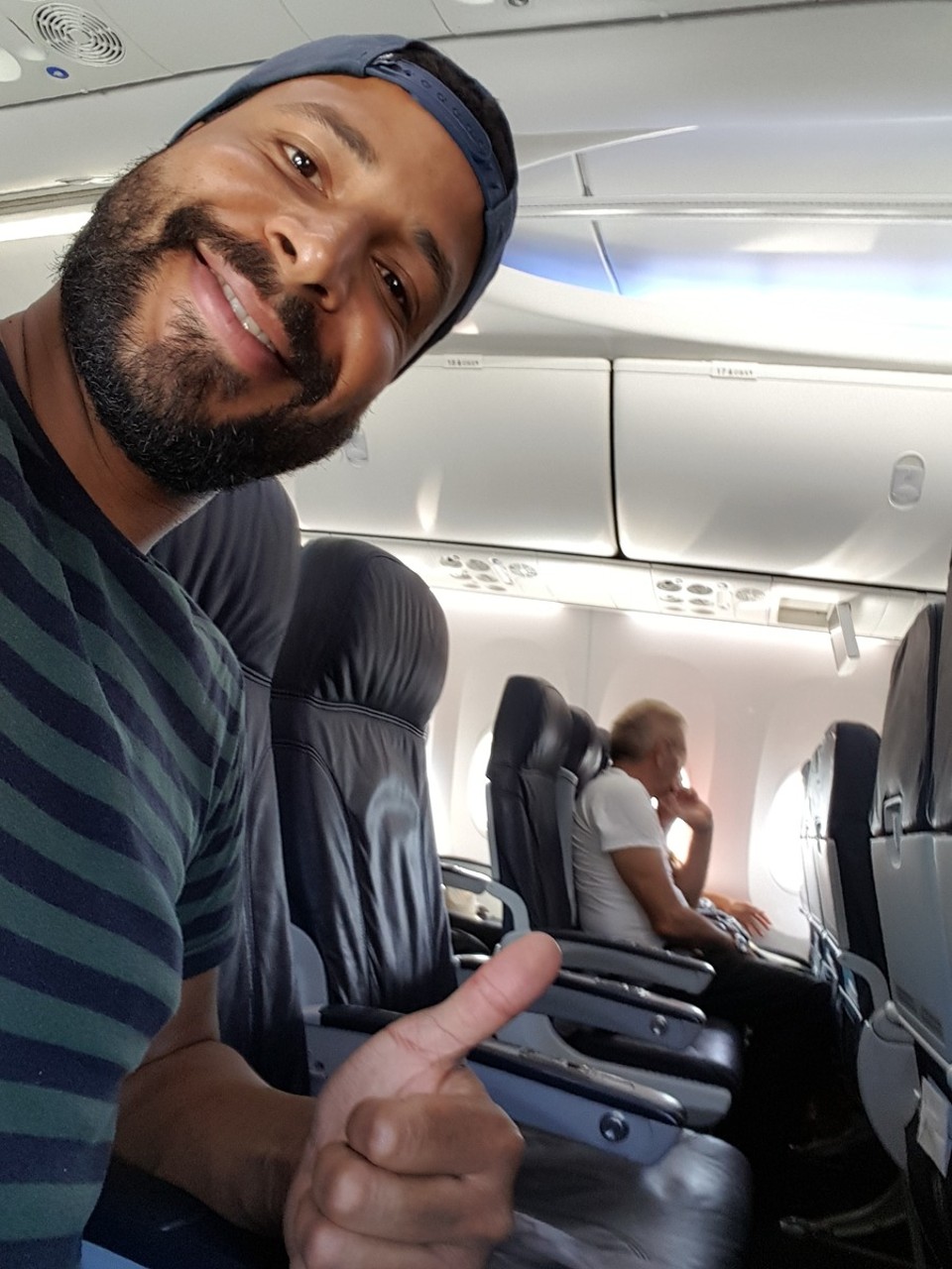 Gambia - Tanji - Juhuuuuu.... da kann ich mich jetzt noch schön lang machen und ein wenig Schlaf nachholen. Vier Tage Gambia sind vorbei. Kurz aber intensiv. hat mir sehr gefallen. Man kann hier sehr schön Urlaub machen . Und bei soviel Familie muss ich einfach wiederkommen. Bis bald und nun auf nach Thailand.....