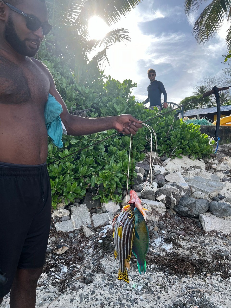  -  - Der Guide war gleich noch Speerfischen und hat super hübsche Fische geschossen 😀