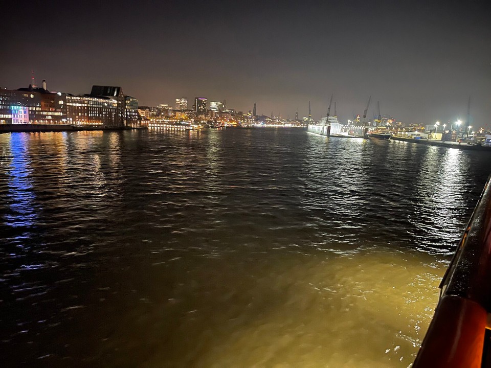 Deutschland - Hamburg - Leinenlos und vorwärts…