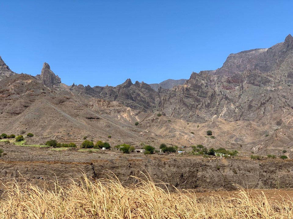 Cape Verde - Cha da Morto - Au fond, on distingue le col.