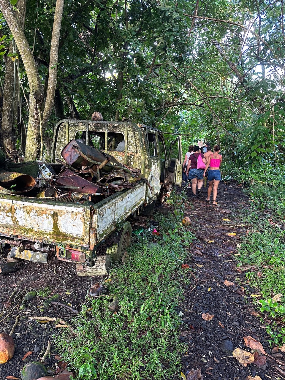 Französisch-Polynesien - Papeete - .. mit Porsche vor dem Haus 🙈