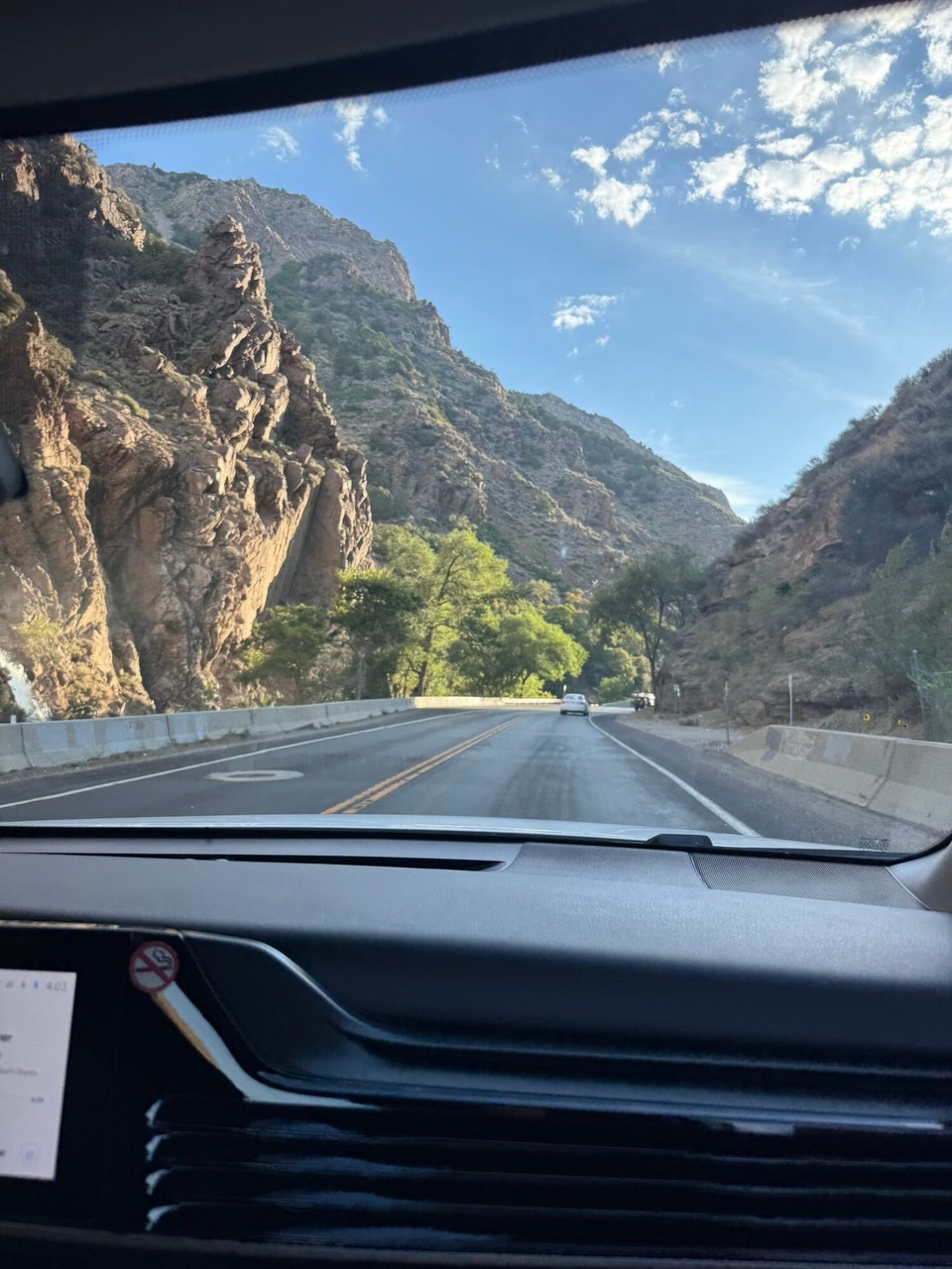 Vereinigte Staaten - Yellowstone National Park - Underwegs hemmer die wunderschöni Landschaft gnosse.☀️🏔️