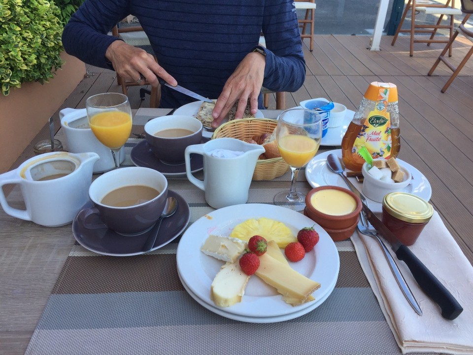 Frankreich - St.-Rémy-la-Varenne - Ist das ein Frühstück 🤔☕️