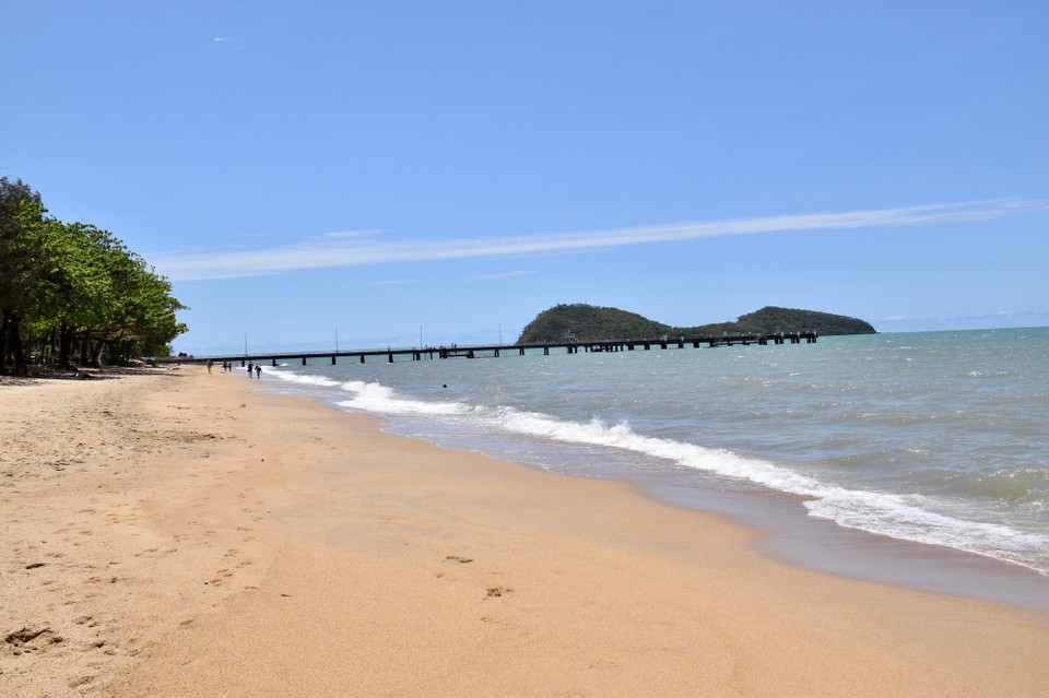 Australien - Port Douglas - Vielleicht einmal zur Erklärung, es gibt hier Strandabschnitte die von Einem Rettungsschwimmer und Lifeguard überwacht werden, das ist zwar keine Garantie aber etwas beruhigend. An allen anderen Stellen muss man halt selbst nach den Salties Ausschau halten.