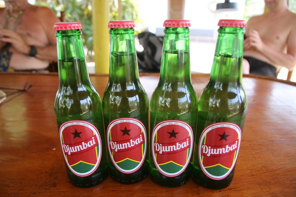 Guinea-Bissau - Bissau - das einheimische Bier