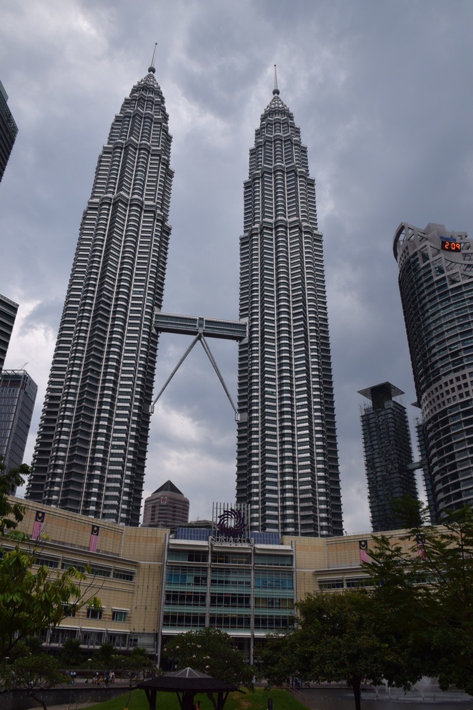 Malaysia - Kuala Lumpur - Petronas Towers mit 452m bis 2004 das höchste Gebäude der Welt,