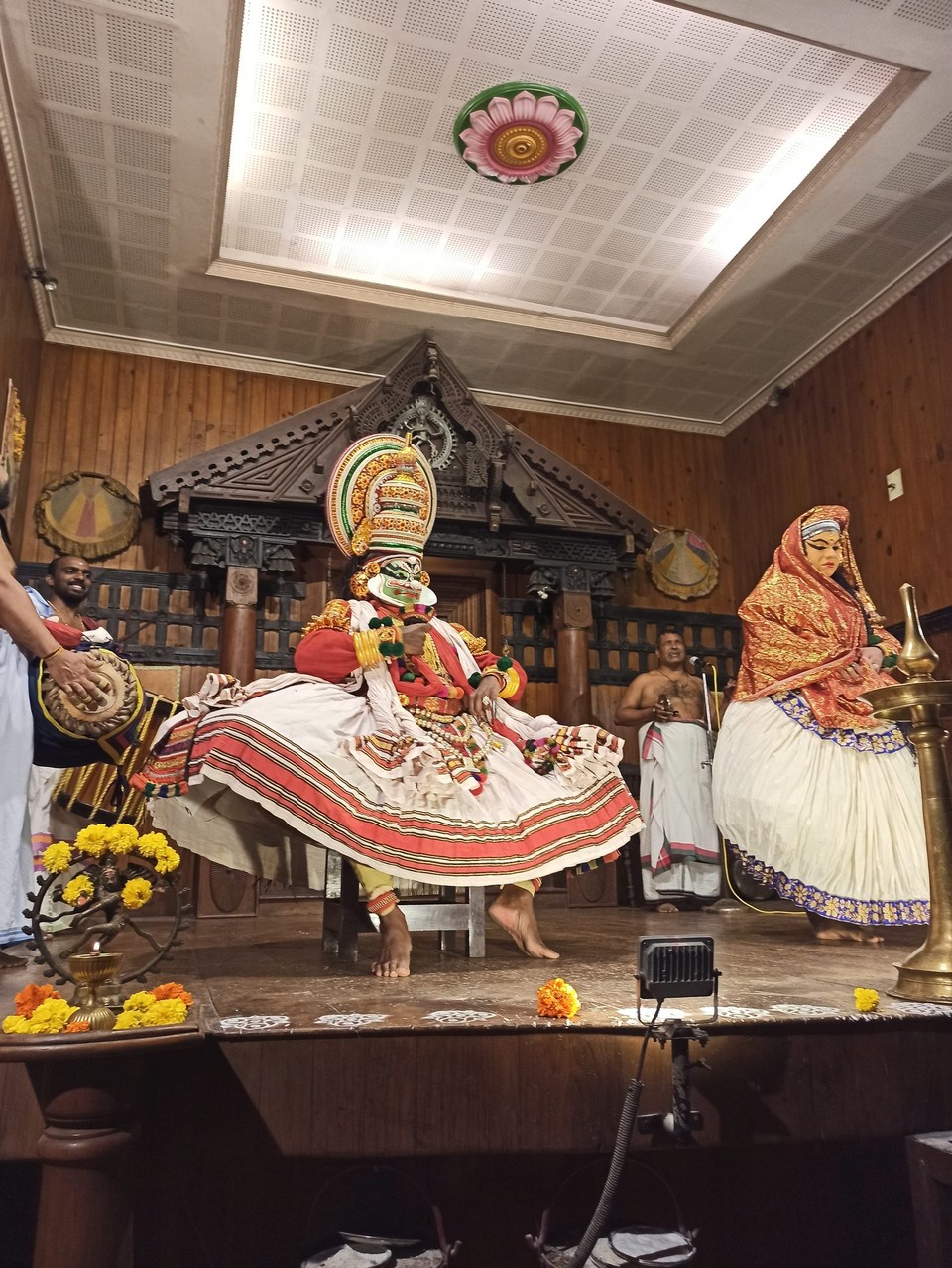 Indien - Kochi - Kathakali Theater
Titel des Stücks:
Kichakavadham oder the Killing of Kichaka