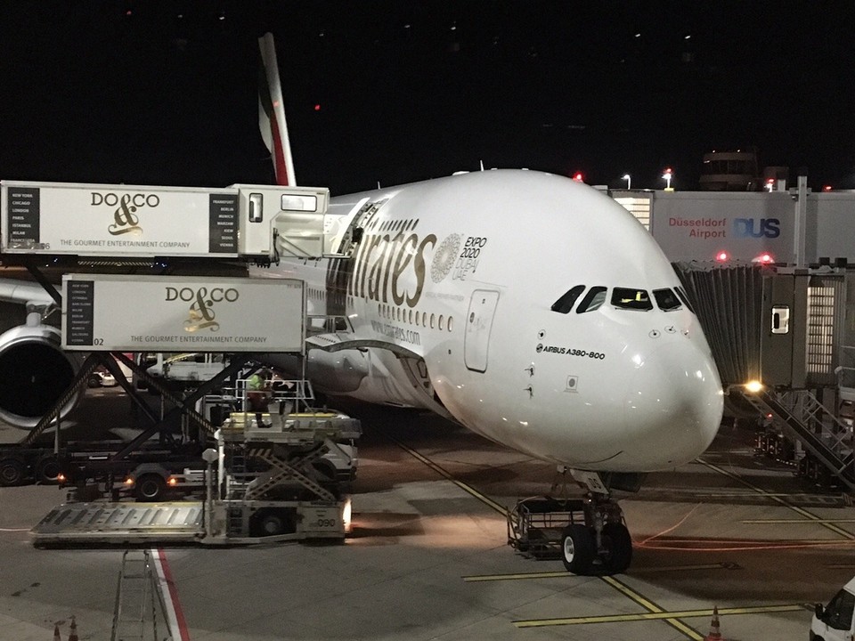 Deutschland - Düsseldorf - So, der Flieger wartet, in zehn Minuten geht’s an Board ......