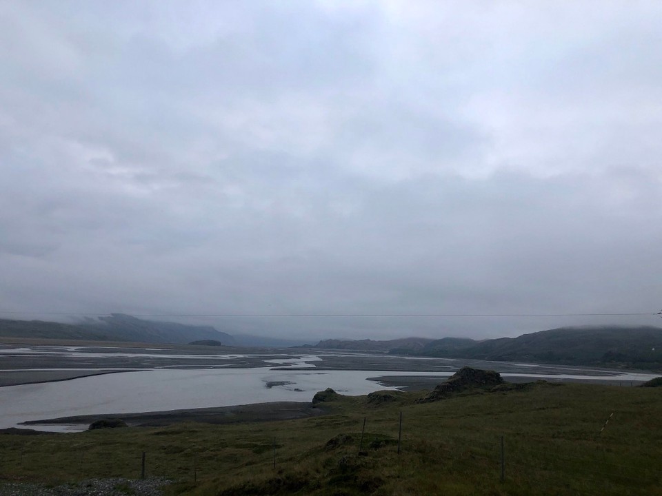 Island - Sveitarfélagið Hornafjörður - Wow! Nun geht es über den Fluss Jökulsá í Lóni. Auch wieder so ein richtiges Delta und nicht wirklich ein klar erkennbares Flussbett... 