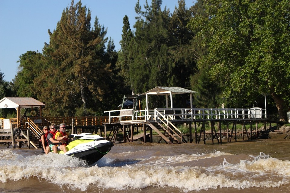 Argentinien - Tigre - Die EInheimischen baden auch im Tigre Delta...ich bin mir immer noch nicht ganz sicher, ob das zu hundert Prozent zu empfehlen ist. ;)