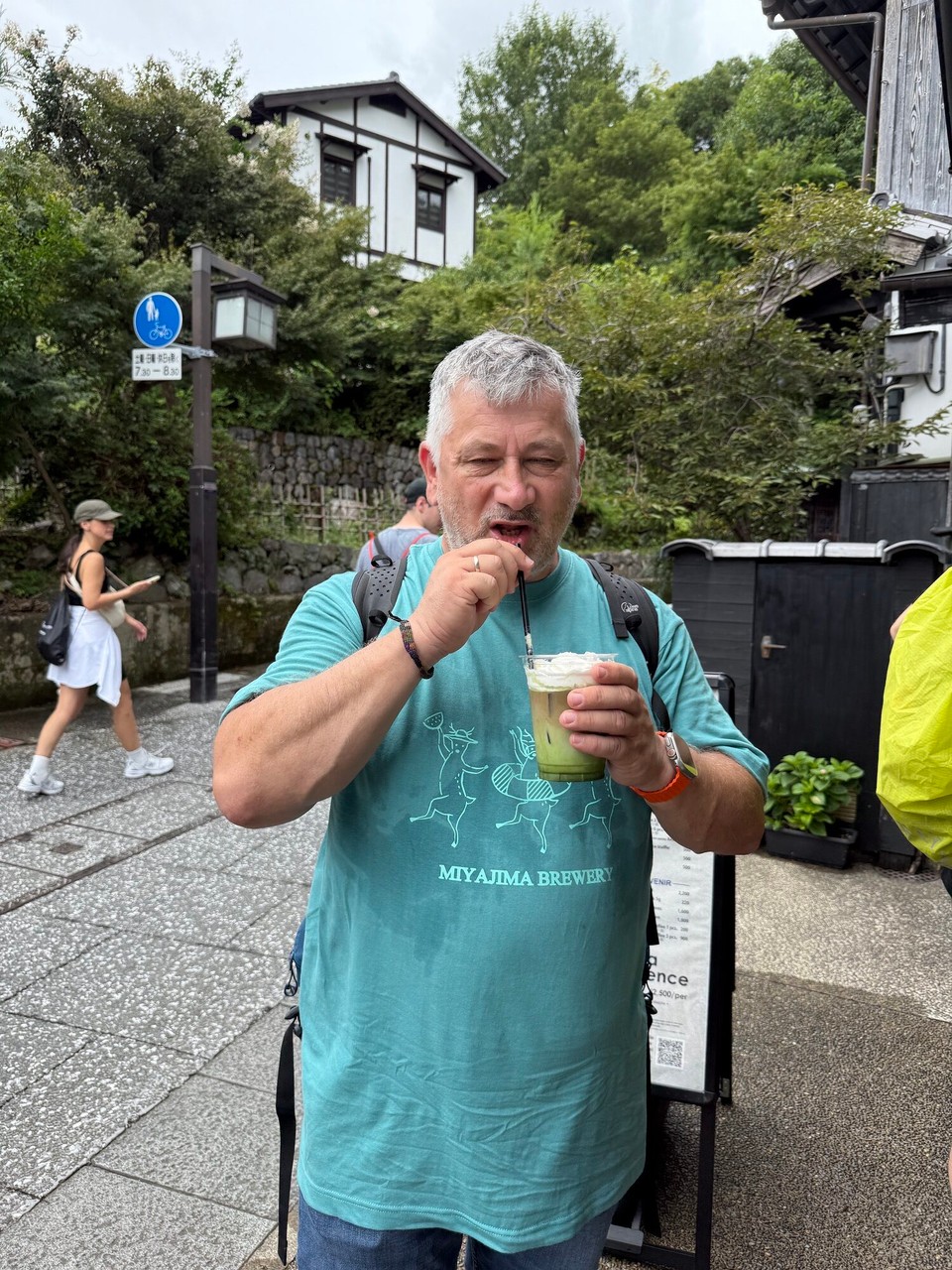Japan - Kyoto - Kleiner Macha-Shake zur Stärkung