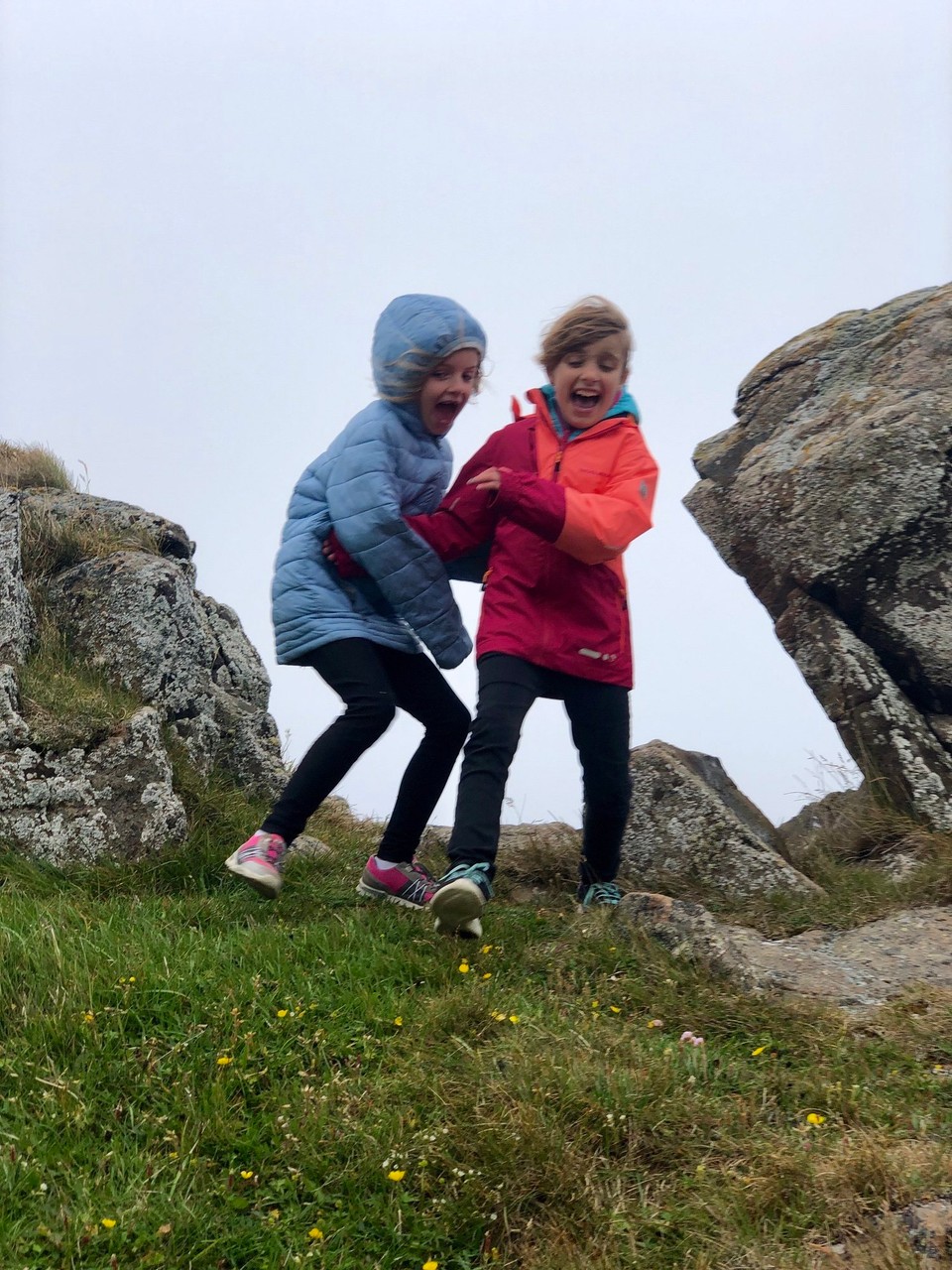 Island - Húnaþing vestra - Sie erzählen sich irgendwelche gruseligen Geschichten und haben Spass daran sich mega zu erschrecken 😍🤪