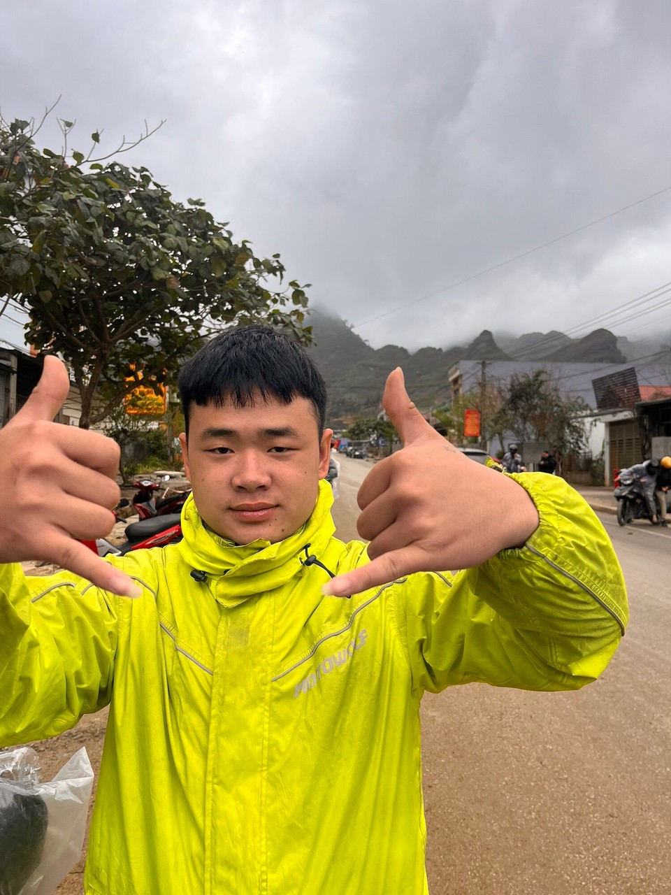 Vietnam - Ha Giang - Day 3 of the loop! So sad it is coming to an end :(. Set off around 9.30am. Today is lots of driving and slippery roads. The weather was really misty in the morning but it gave this witchy effect on the roads which was really pretty 