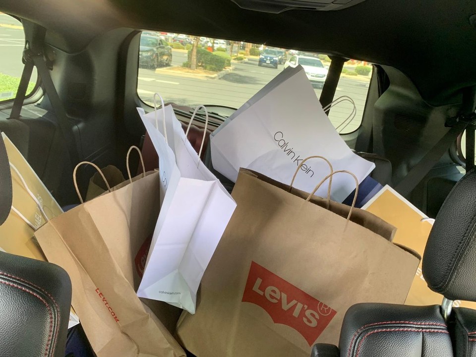 USA - Las Vegas - Shopping Girls on tour 😂
