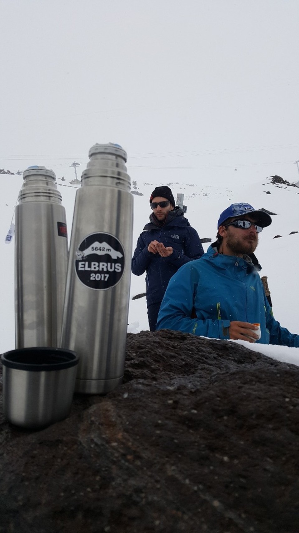 Russland - Terskol - Unser Anton kommt zwar nicht aus Tirol, hat uns aber denoch im tiefen Schnee den Weg geebnet und uns äußerst souverän  hoch geführt.  - Joe