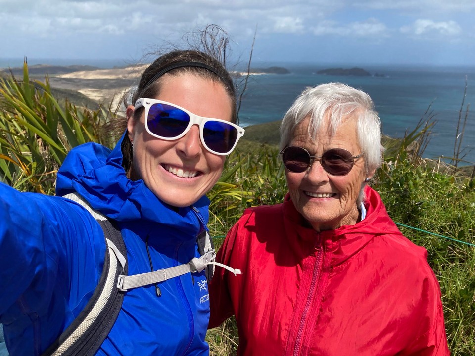 Neuseeland - Te Kao - Stand mit mir an der Bushaltestelle - Olwyn, reist seit 8 Jahren in ihrem Campervan durch Neuseeland - heute aber mit im Bis unterwegs
Super Tag mit ihr 😊