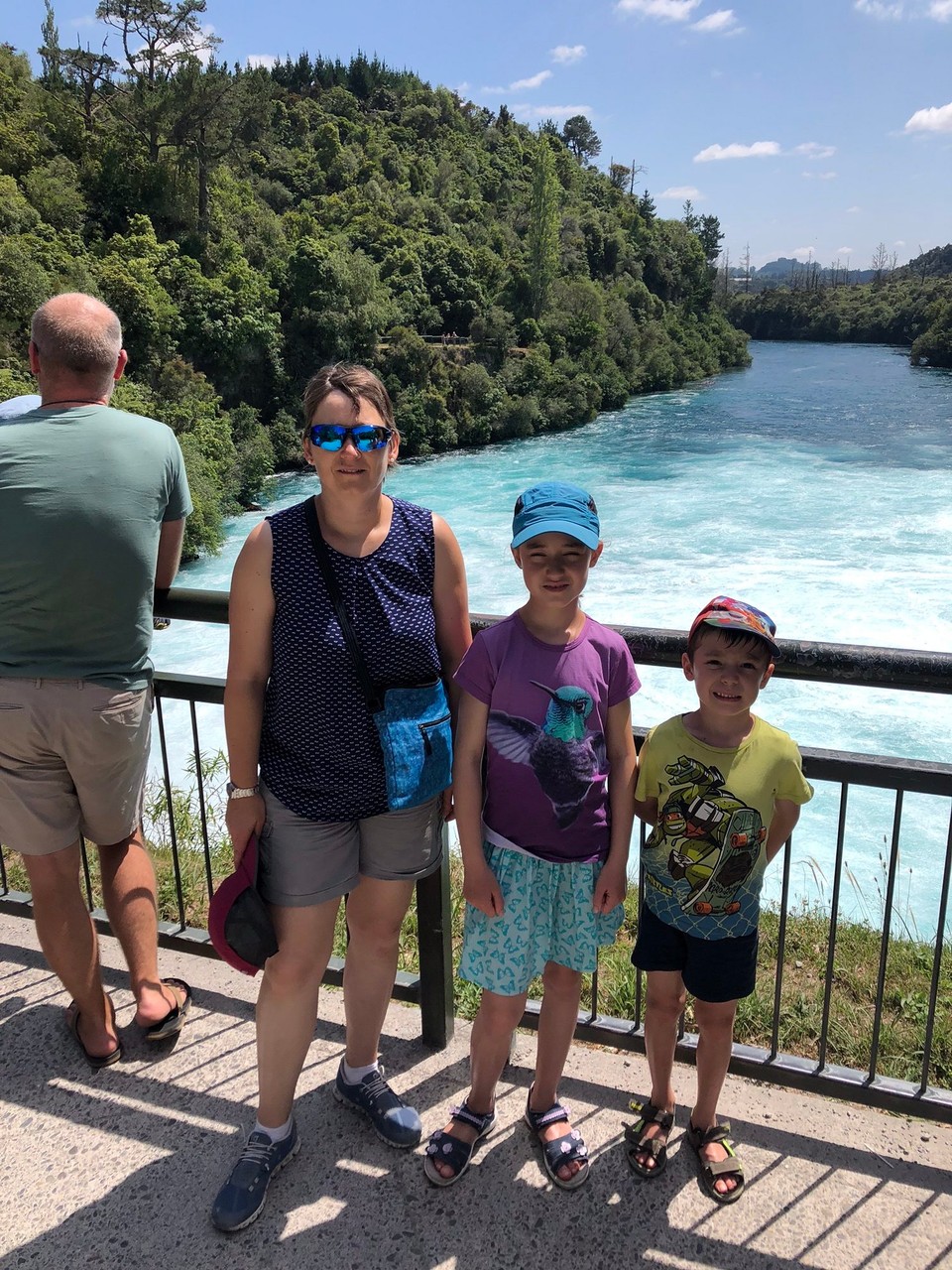 Neuseeland - Taupo - Bei den Huka falls. Ein gemütlicher Spaziergang führt von der Thermalquelle dem sehr klaren Waikato entlang bis zu den Huka falls.