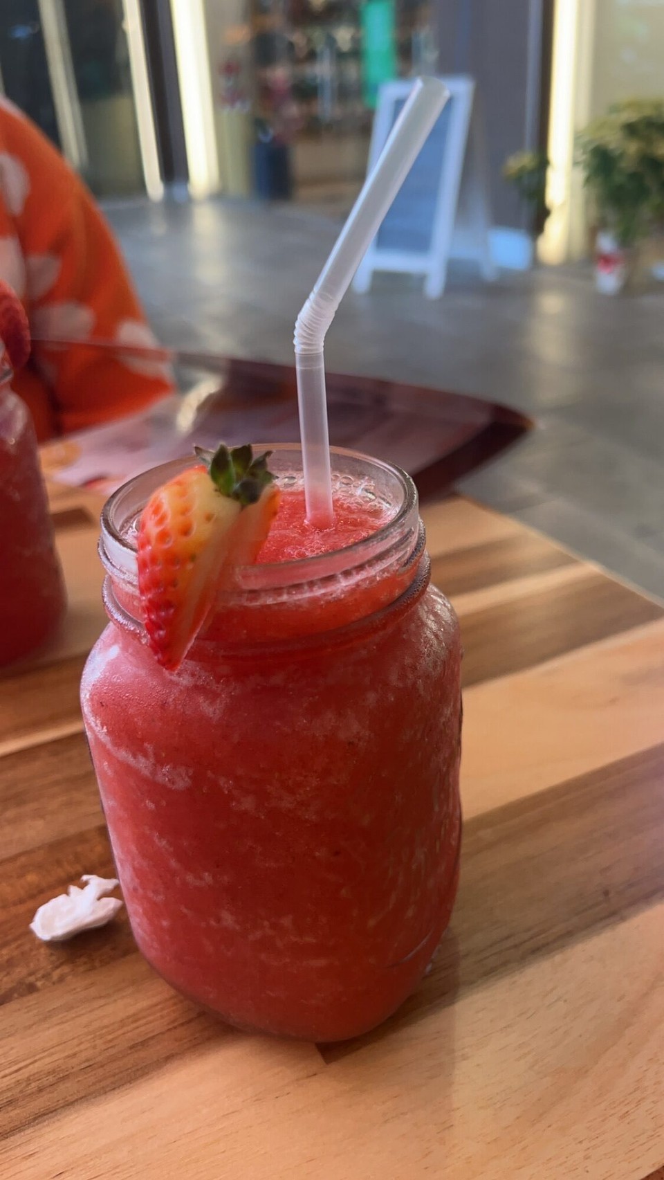 Costa Rica - San José - Afangs Wuche simmer denn ines Kaffi und hend zäme es Gschänkli für d‘Sonia kauft