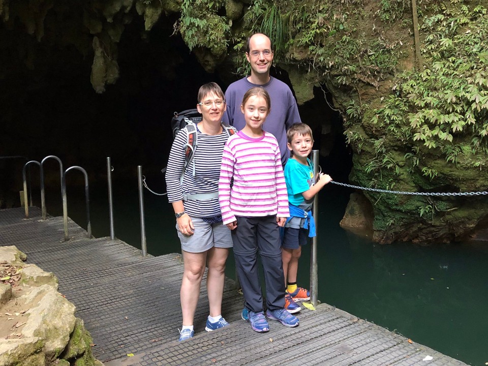 Neuseeland - Waitomo Central - Hier haben wir die Höhle und die Glühwürmchen schon gesehen. Die Glühwürmchen waren sehr schön. Wir wären gerne länger im Boot geblieben. Leider gibt es keine Fotos - fotografieren ist in der Höhle nicht erlaubt.
