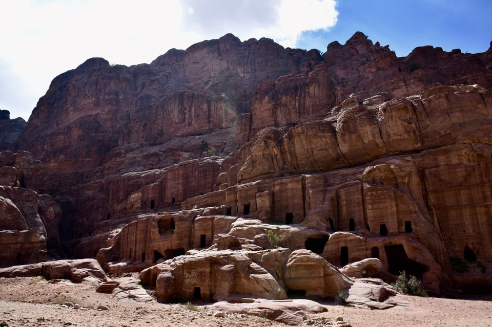 Jordanien - Wadi Musa - Als wir wieder heruntergeklettert waren ging es mit Eseln weiter. Da das Gelände nichts für Pferde war.