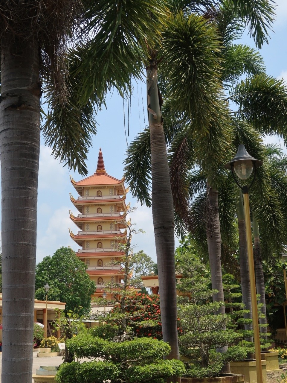Vietnam - Ho-Chi-Minh Stadt - Bessere Sicht auf die Pagode...