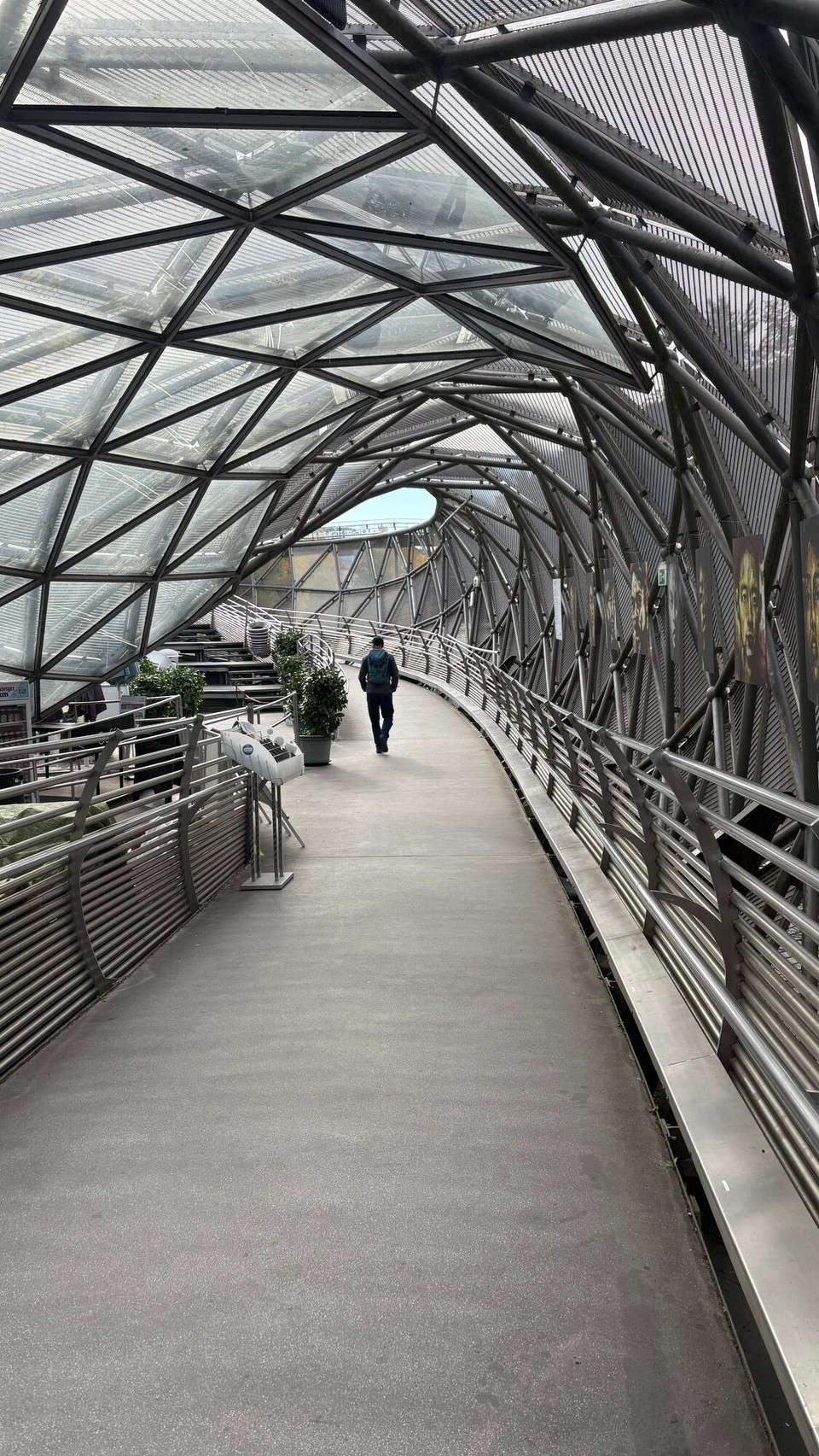 Österreich - Riegersburg - eine künstliche Insel in Form einer Muschel 