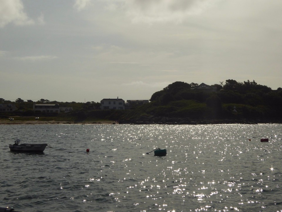 United Kingdom - Isles Of Scilly - A beautiful morning, but the boat was continually rocking because of the swell, and therefore difficult to do anything on board. Mike, the harbour master, who came instead of Reece this morning, said this type of swell was unusual. Normally St Mary’s is protected in southerly winds.