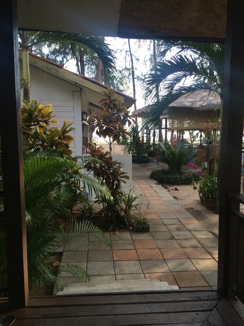 Thailand - Amphoe Mueang - Blick von unserem Bungalow Richtung Meer.