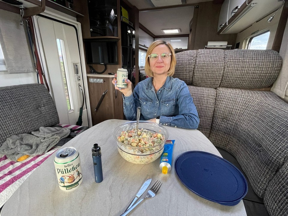 Belgien - Middelkerke - Nach so einem Spaziergang waren wir froh, dass ich Kartoffelsalat und Würstchen mitgebracht habe