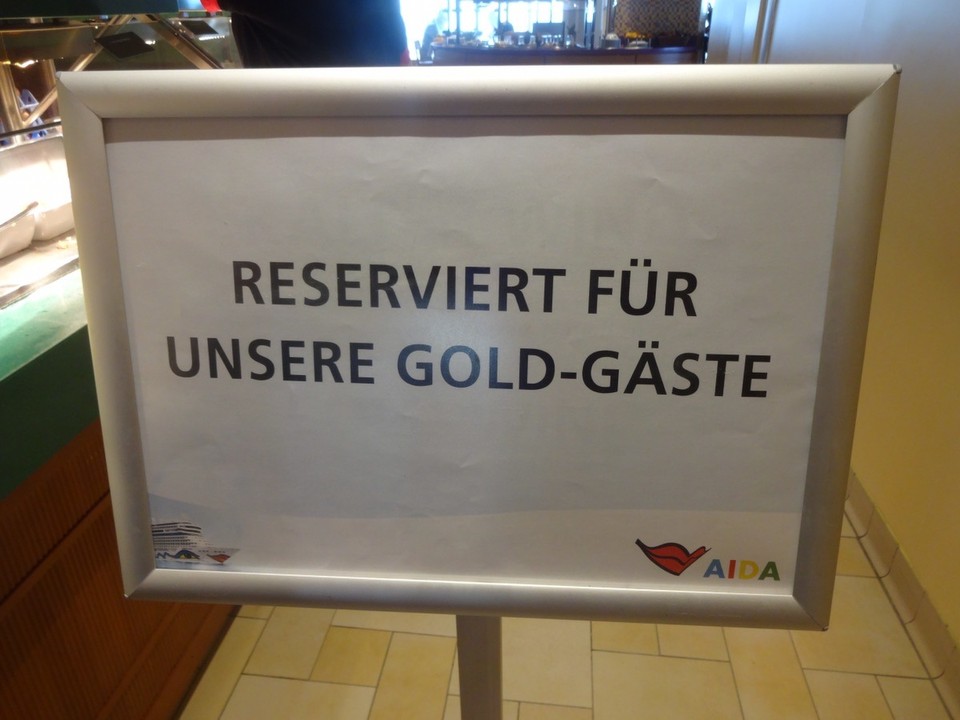  -  - Das ist die Superschweinerei der Rest sind Harz 4 Empfänger Hallo Weltreise