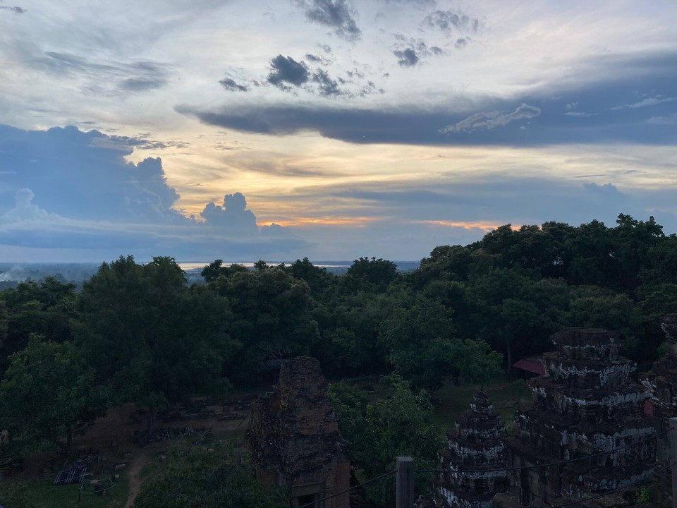 Kambodscha - Siem Reap - Durch die Wolken gehen viele schon eher wieder nach Hause 🥳