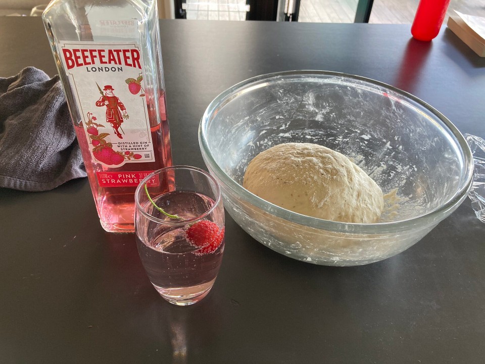 Neuseeland - Whitianga - Pizza vorbereiten und dazu ein Gin - Prost 🤤