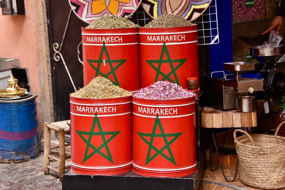 Marokko - Marrakesh - Heute machen wir einen Stadtbummel vorbei an den wichtigsten der vielen historischen Gebäude, wie z.B. die Koutoubia-Moschee,
den El Bahia sowie den El Badi Palast.