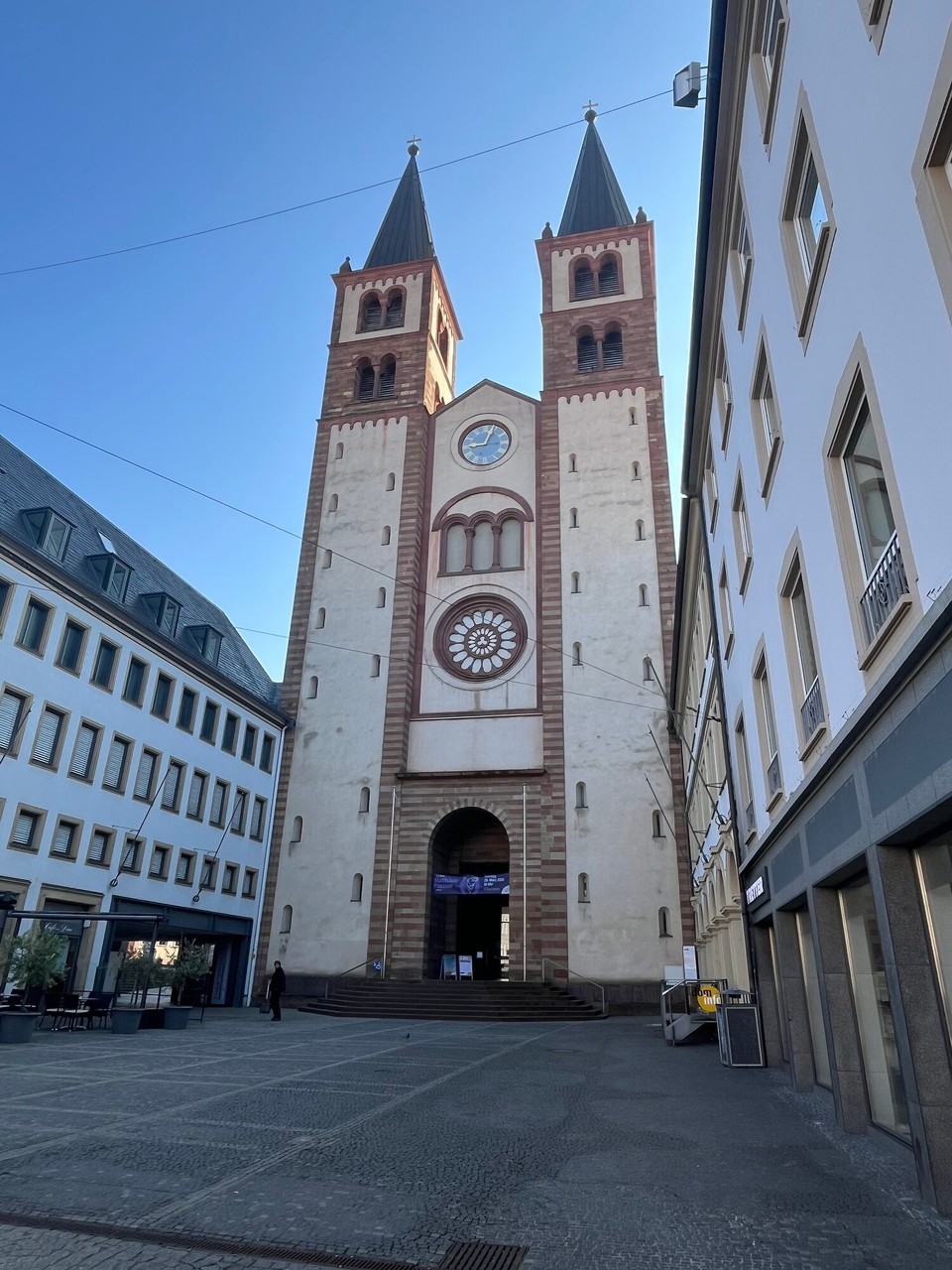 Deutschland - Würzburg - Dom von der Innenstadt gesehen