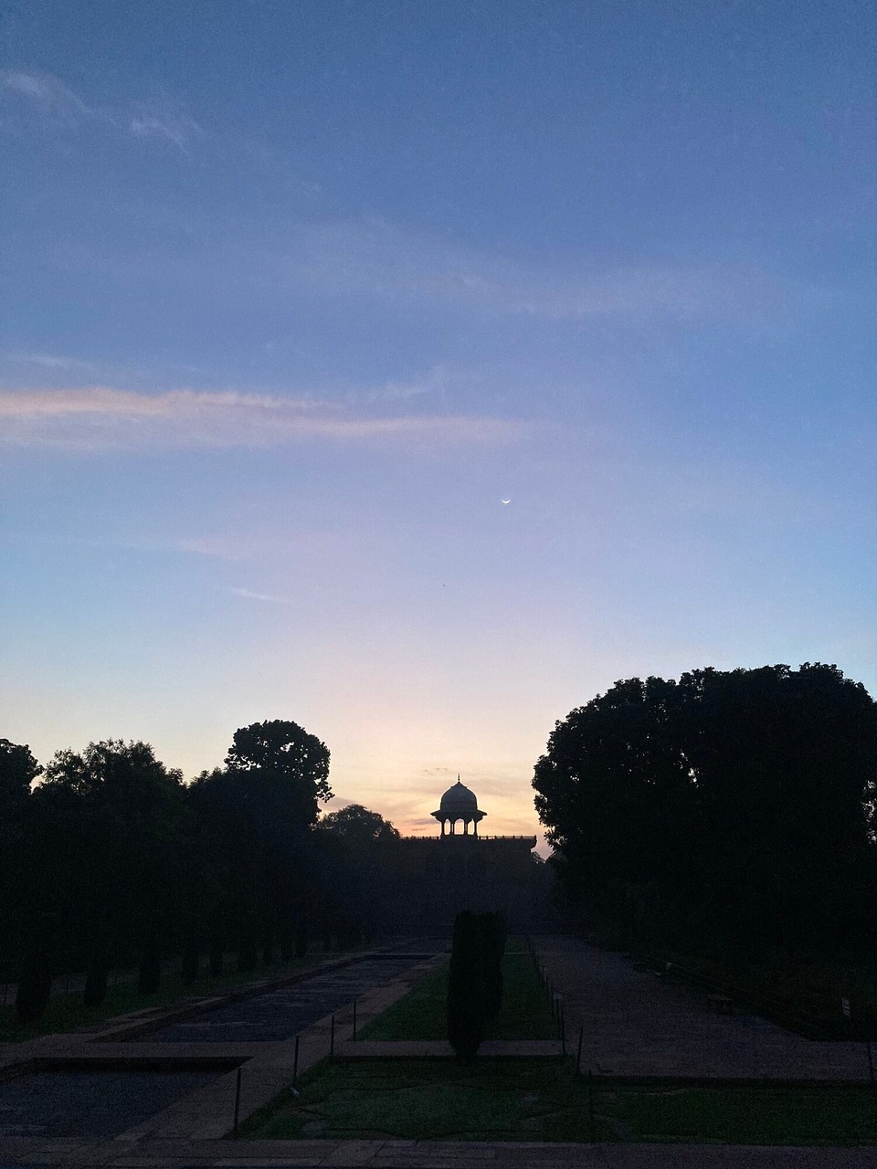 Indien - Agra - Früh aufstehen (4:00 Uhr!) damit wir uns anstellen können, bevor die Massen kommen