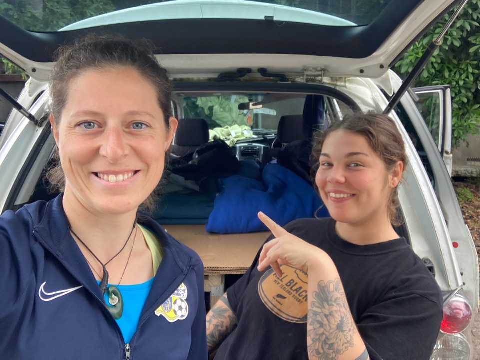 Neuseeland - Mahia - Ausgeschlafen sieht wohl anders aus, aber das Auto ist beladen, der Einkauf steht noch an und dann kann‘s auch schon losgehen 🤓