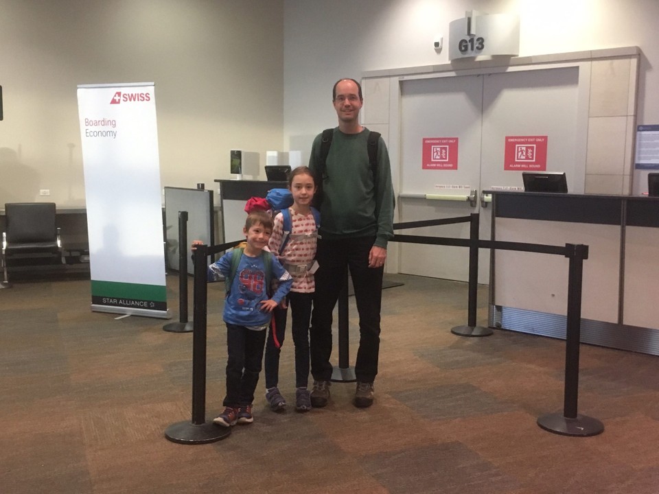 Vereinigte Staaten - San Francisco - Unser Gepäck ist schon aufgegeben und die Sicherheitskontrolle bestanden. Swiss LX 39 fliegt ab Gate 13.