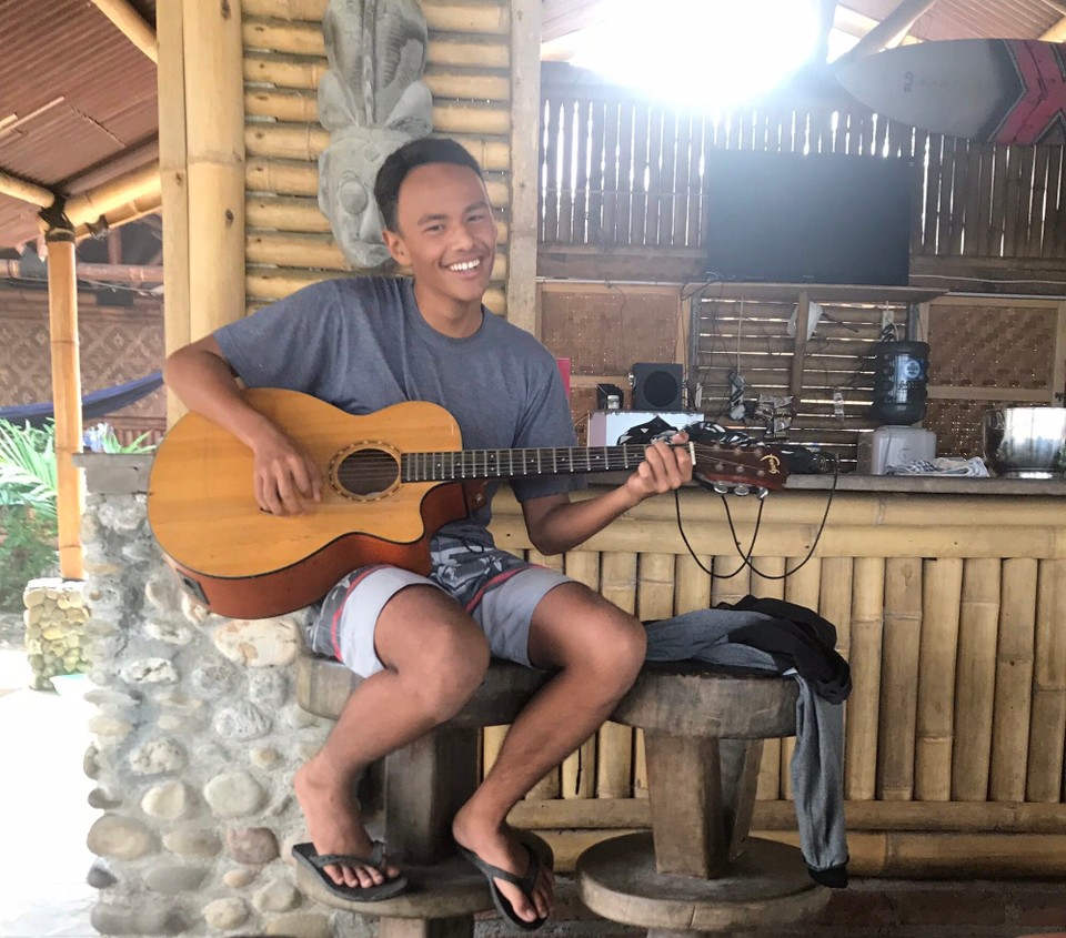 Indonesien - Sukabumi - James, indonesisch-deutscher Sohn des Hauses