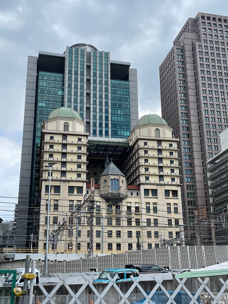 Japan - Osaka - Da Hotel het eifach e Kapelle drin, gefällt mir!