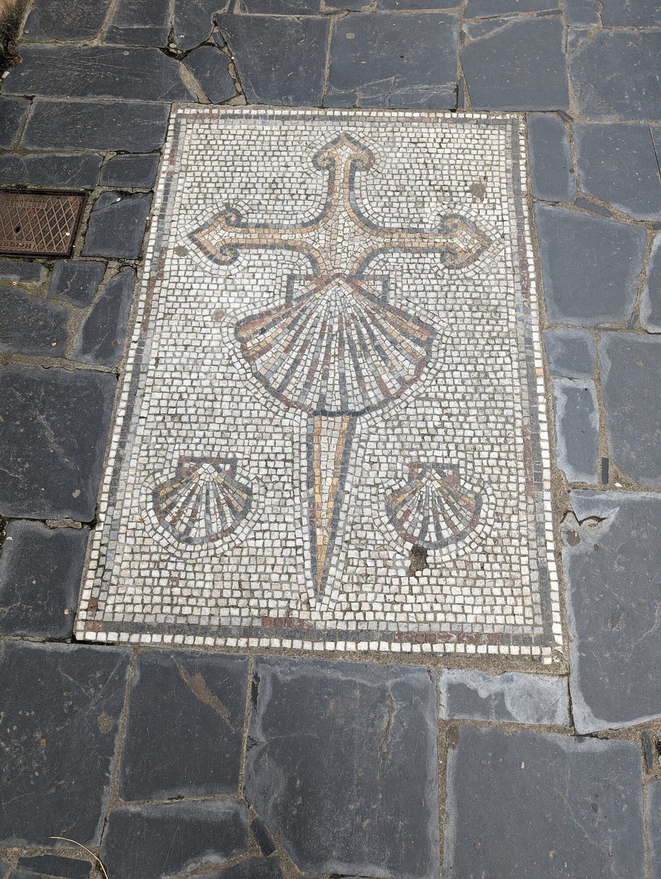 Spanien - Portomarín - Die Beschilderung ist auch für Blinde nicht zu übersehen.