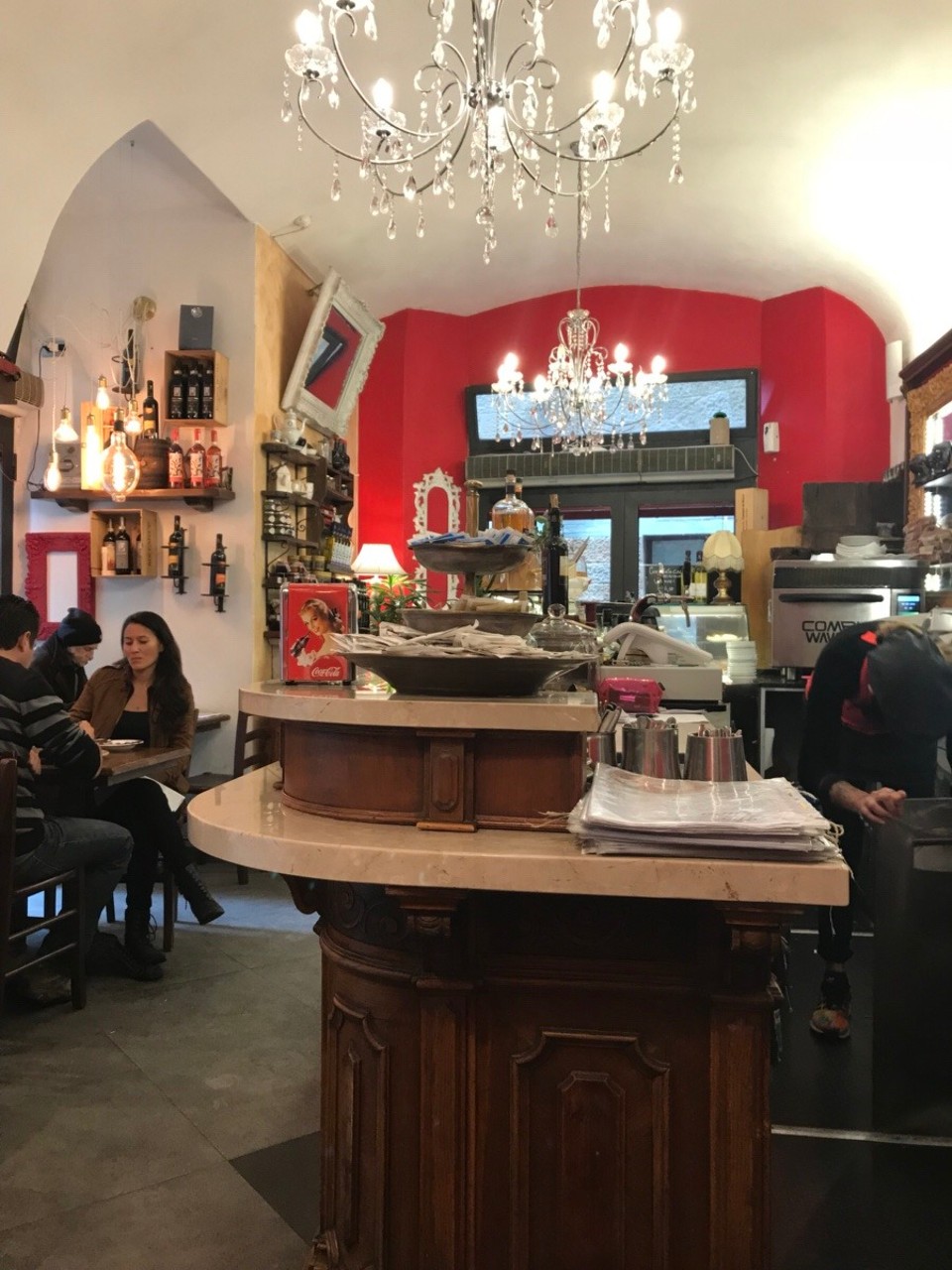 Italien - Volterra - Kleines Kaffee mit Wohlfühlcharakter