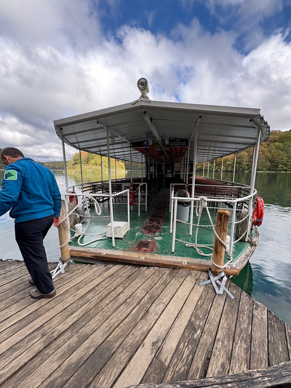 Kroatien - Čatrnja - Damit geht’s über den See 