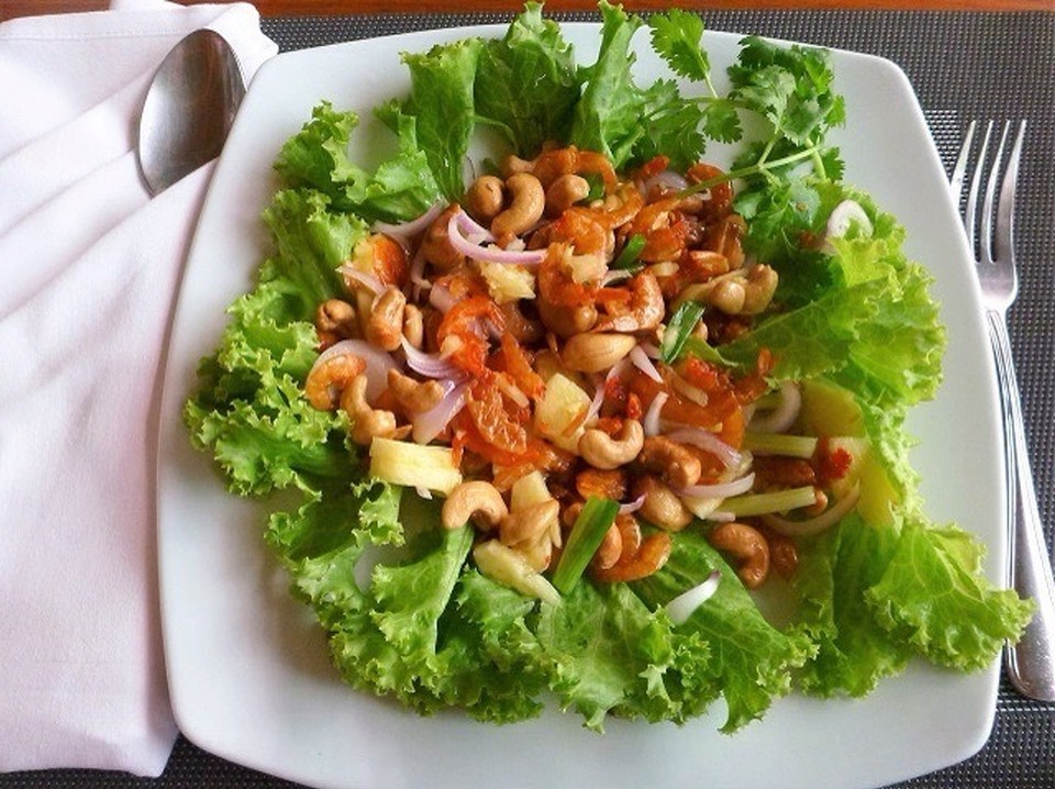 Thailand -  -  Shrimpssalat mit Cashewnüssen und Ananas   
