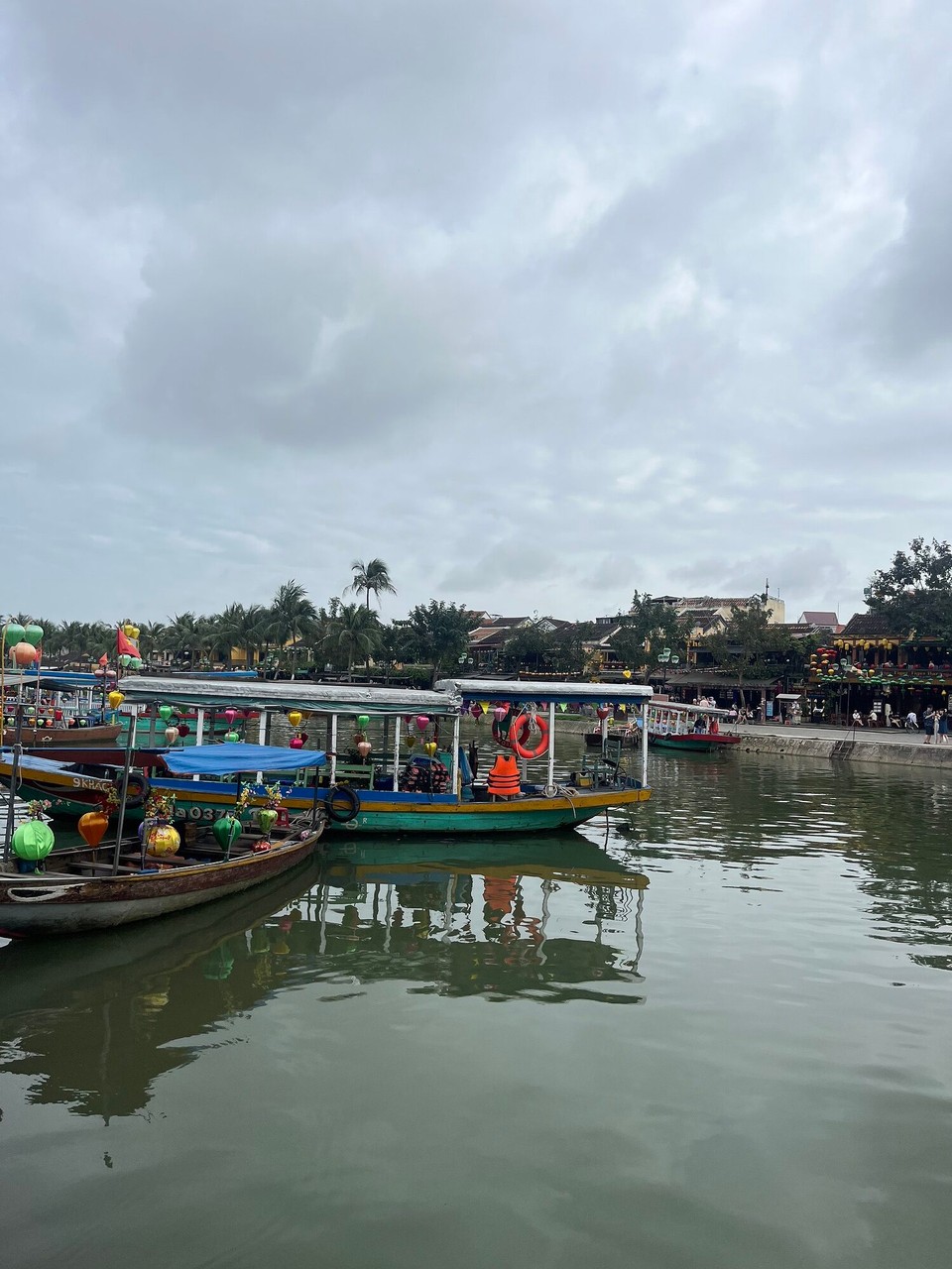 Vietnam - Hoi An - Rainy day in Hoi An and a very slow start to the day. Me and Alyssa went to town and had a walk around and got some food before making our rings 