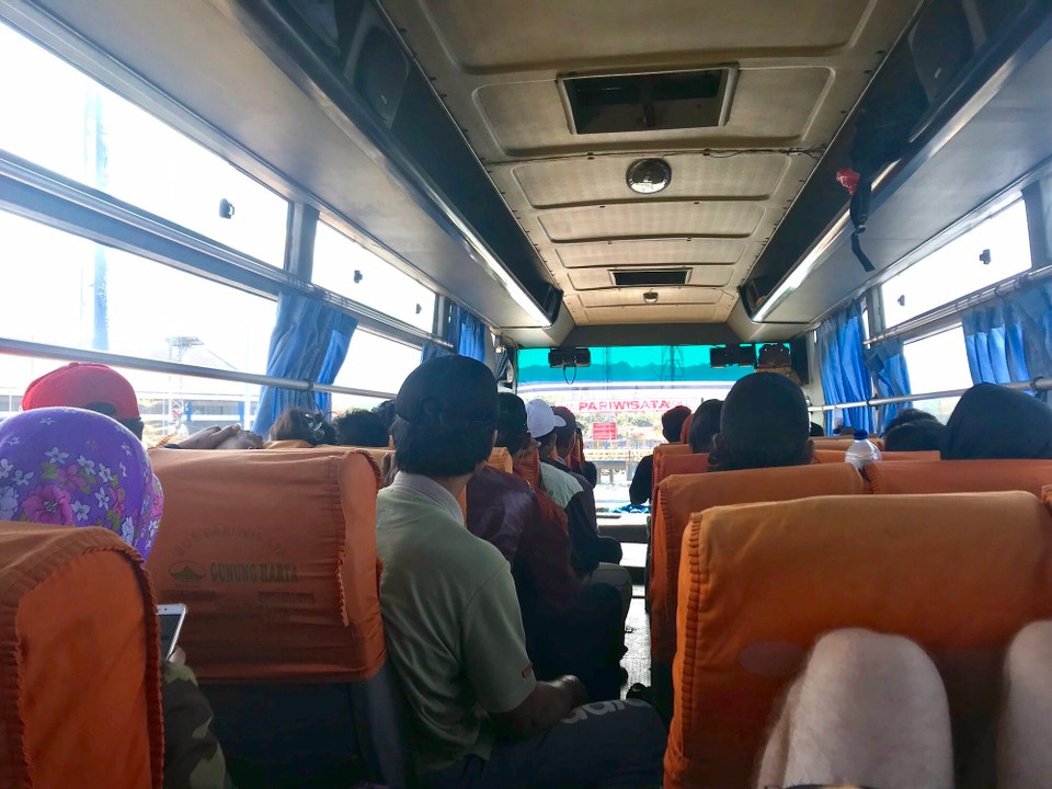 Indonesien - Genteng - Halsabschneiderbus