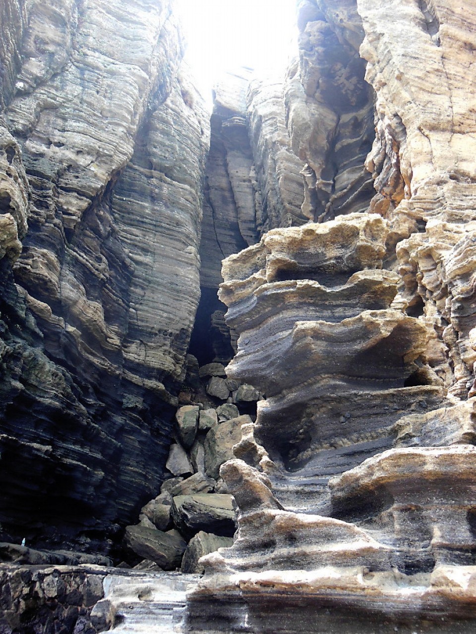 Südkorea - Jeju-si - Drachenfelsen