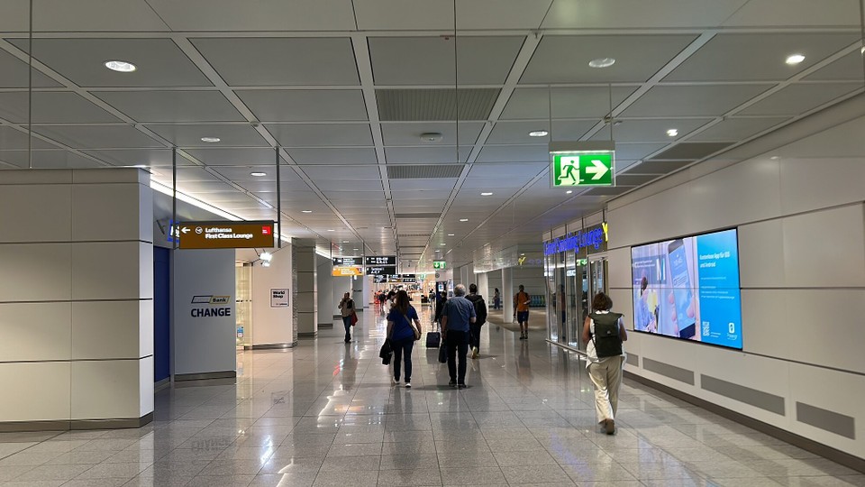 Italien - Cagliari - München: Weite Wege, langes Laufen bis zum passenden Gate 