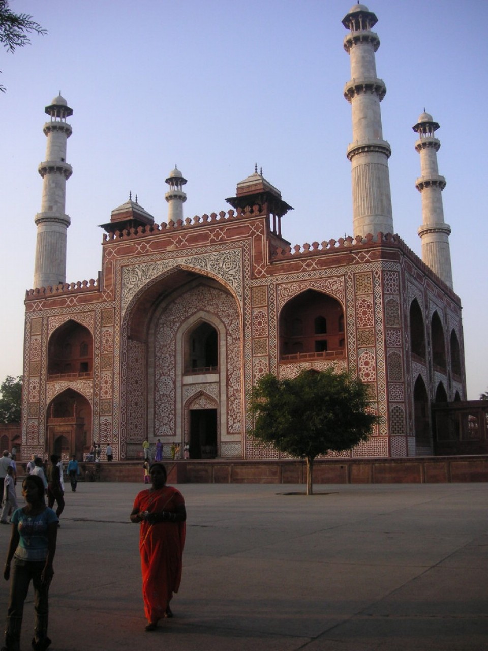 Indien - Agra - Sikandra Moschee  südwestl von Agra