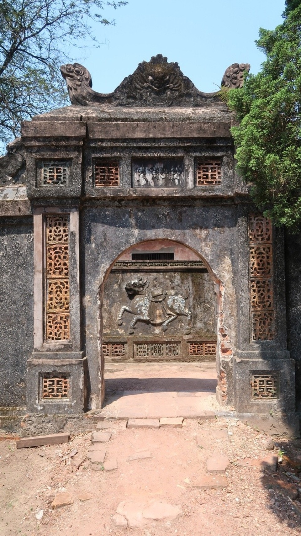 Vietnam - Huế - Besuch einer Pagode im chinesischen Stil...